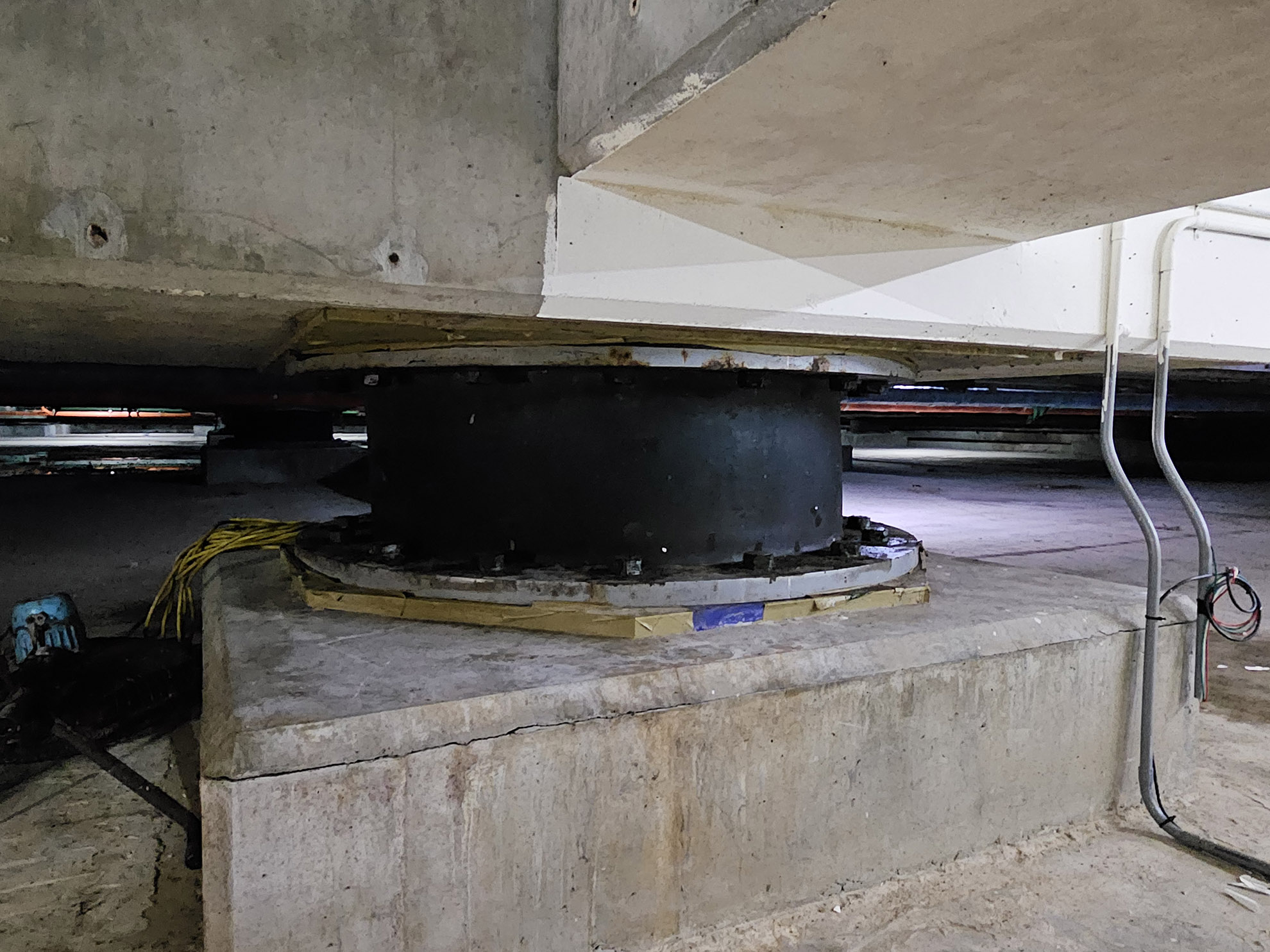 appuis néoprène de l'hopital, la conception est japonaise mais la fabrication est australienne. 